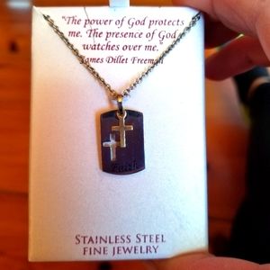 NWOT Beautiful cross Neclace